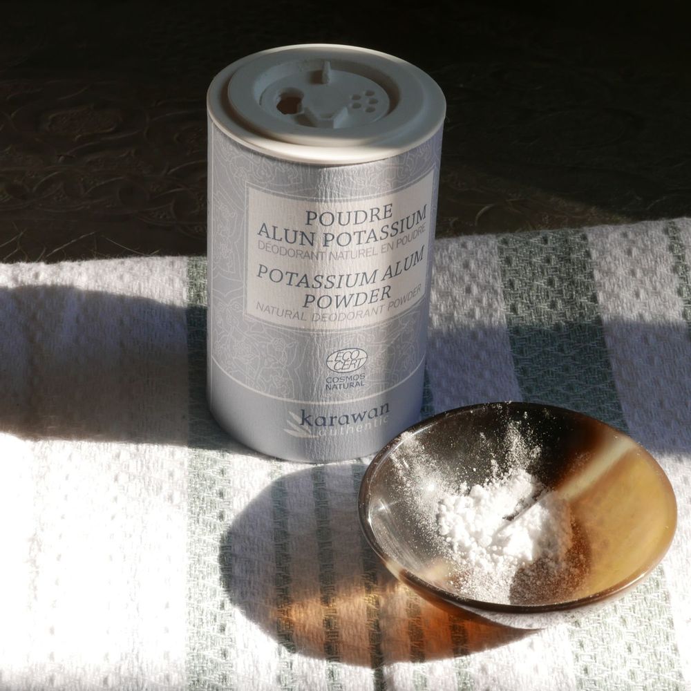 Cosmétiques - PIERRE NATURELLE D'ALUN POTASSIUM EN POUDRE - BOITE SALIÈRE 90G - KARAWAN AUTHENTIC