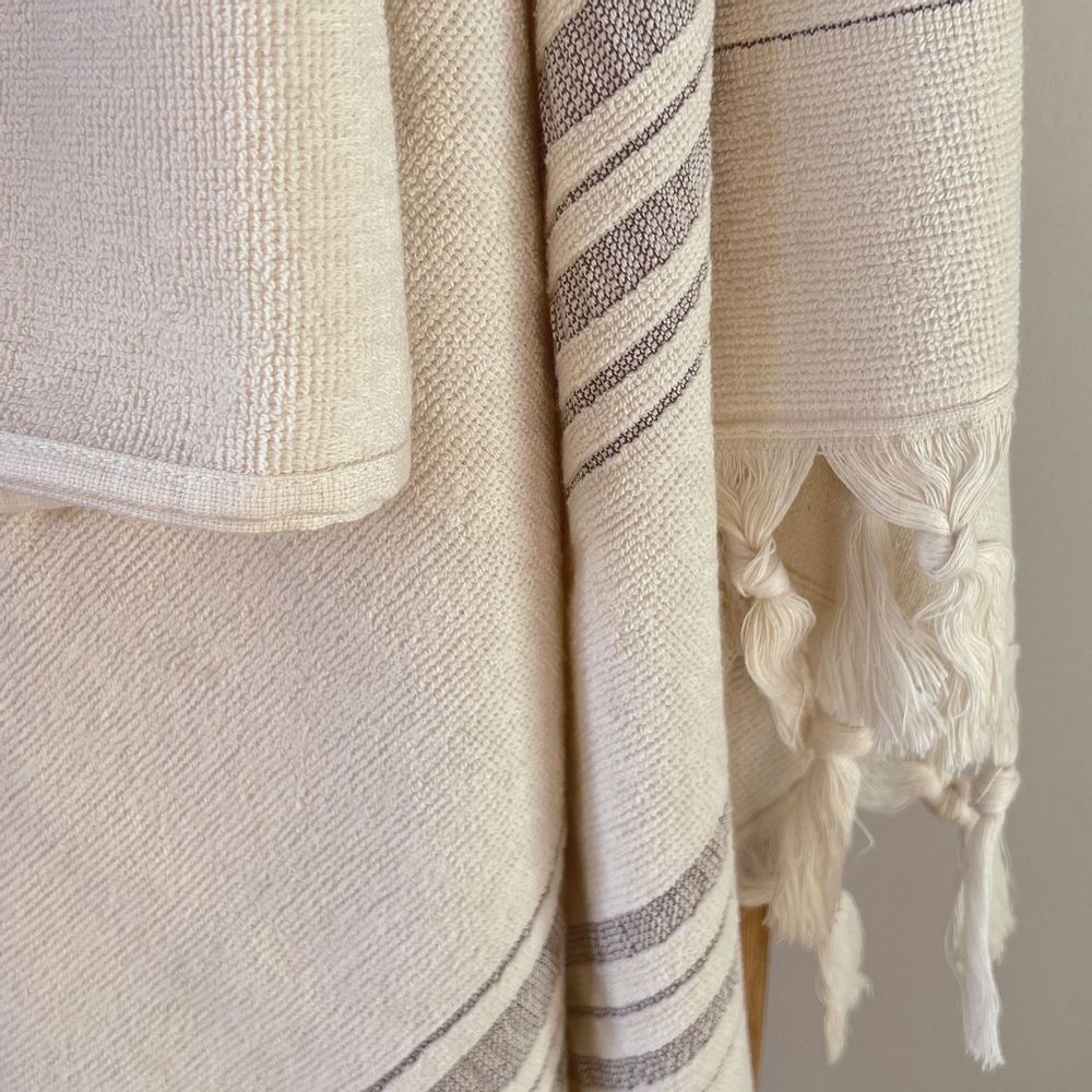 Serviettes de bain - FOUTA EN COTON BIOLOGIQUE - COLLECTION DOLCE - COULEUR MOONSTONE - KARAWAN AUTHENTIC