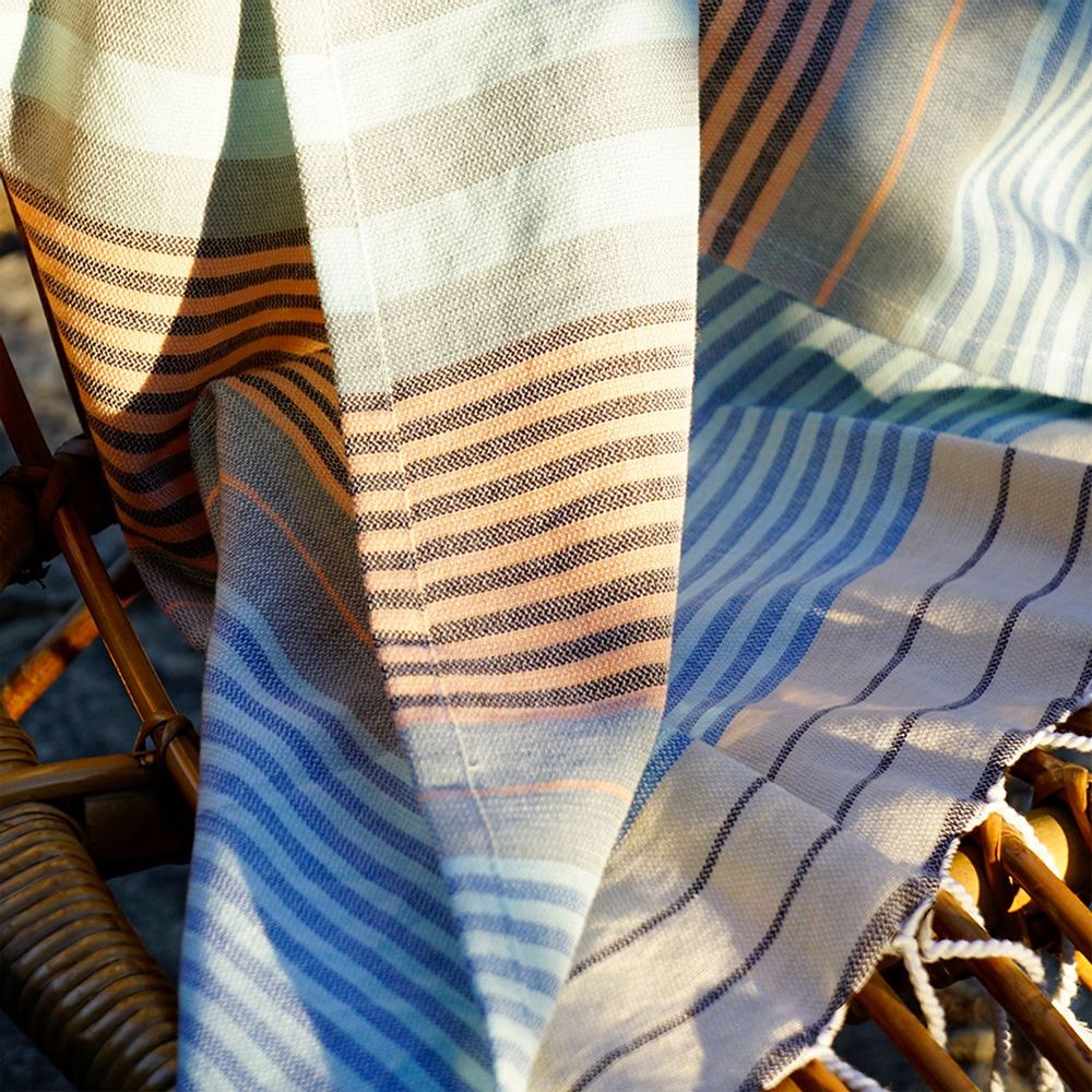Serviettes de bain - FOUTA TISSÉE EN COTON BIOLOGIQUE - SUD - COULEUR WAVES - KARAWAN AUTHENTIC