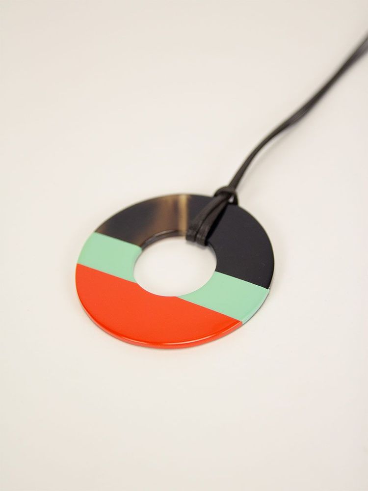 Bijoux - Pendentif anneau en sabot de buffle et laque - L INDOCHINEUR X RIVÊT