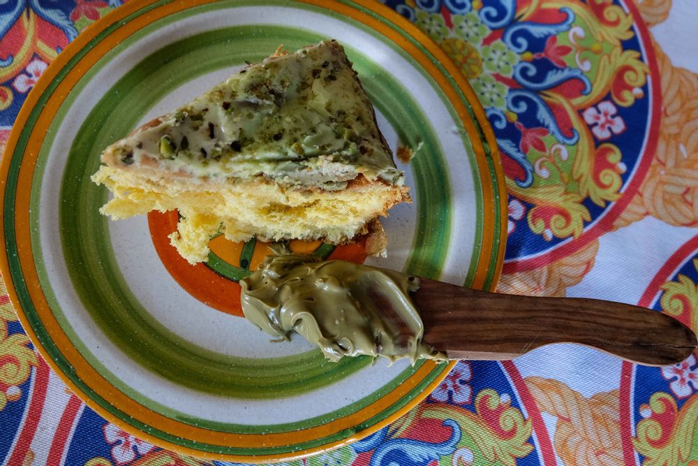 Delicatessen - Artisanal panettone with pistachio cream - LES DEUX SICILES