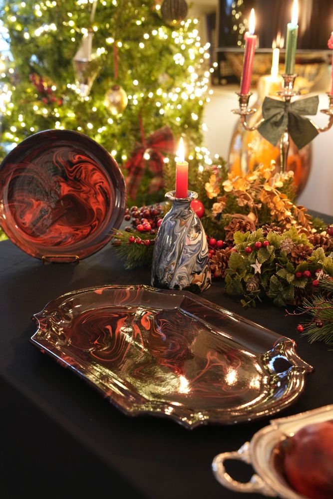 Cadeaux - Plat de style baroque rouge et noir Magma - IOM INES-OLYMPE MERCADAL