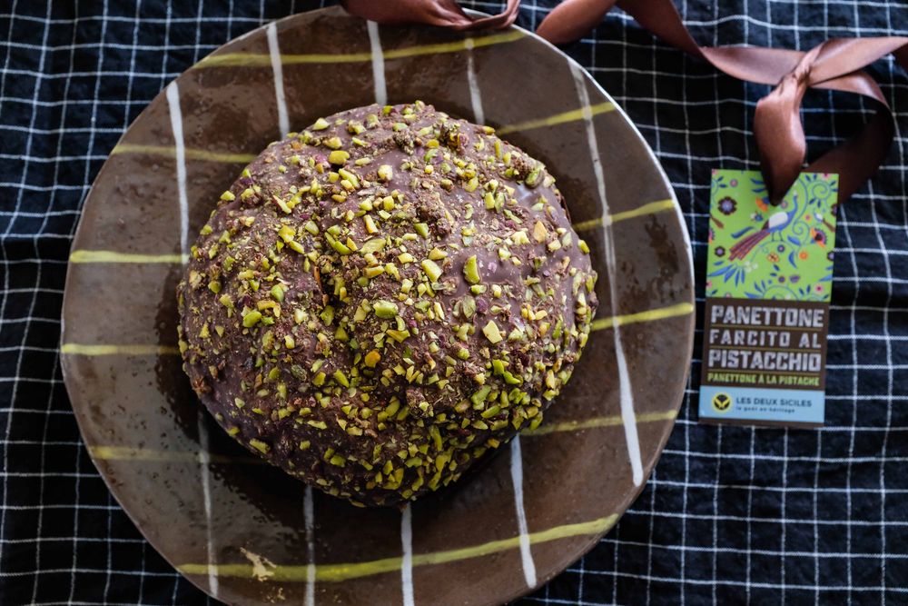 Delicatessen - Panettone with pistachio cream covered with dark chocolate - LES DEUX SICILES