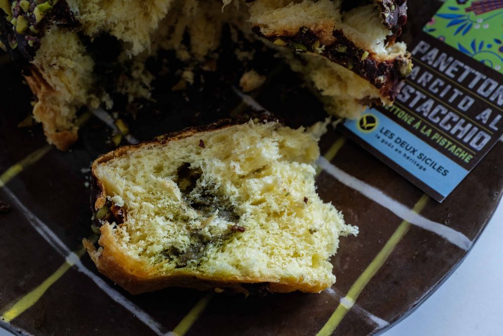 Delicatessen - Panettone with pistachio cream covered with dark chocolate - LES DEUX SICILES