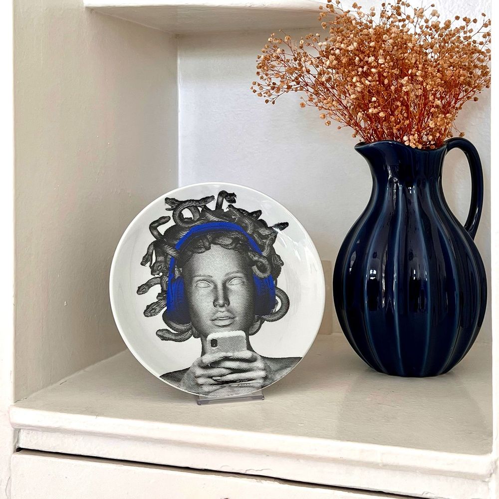 Mugs - MEDUSA IS BEAUTIFUL NOW - GORGO IRUKA