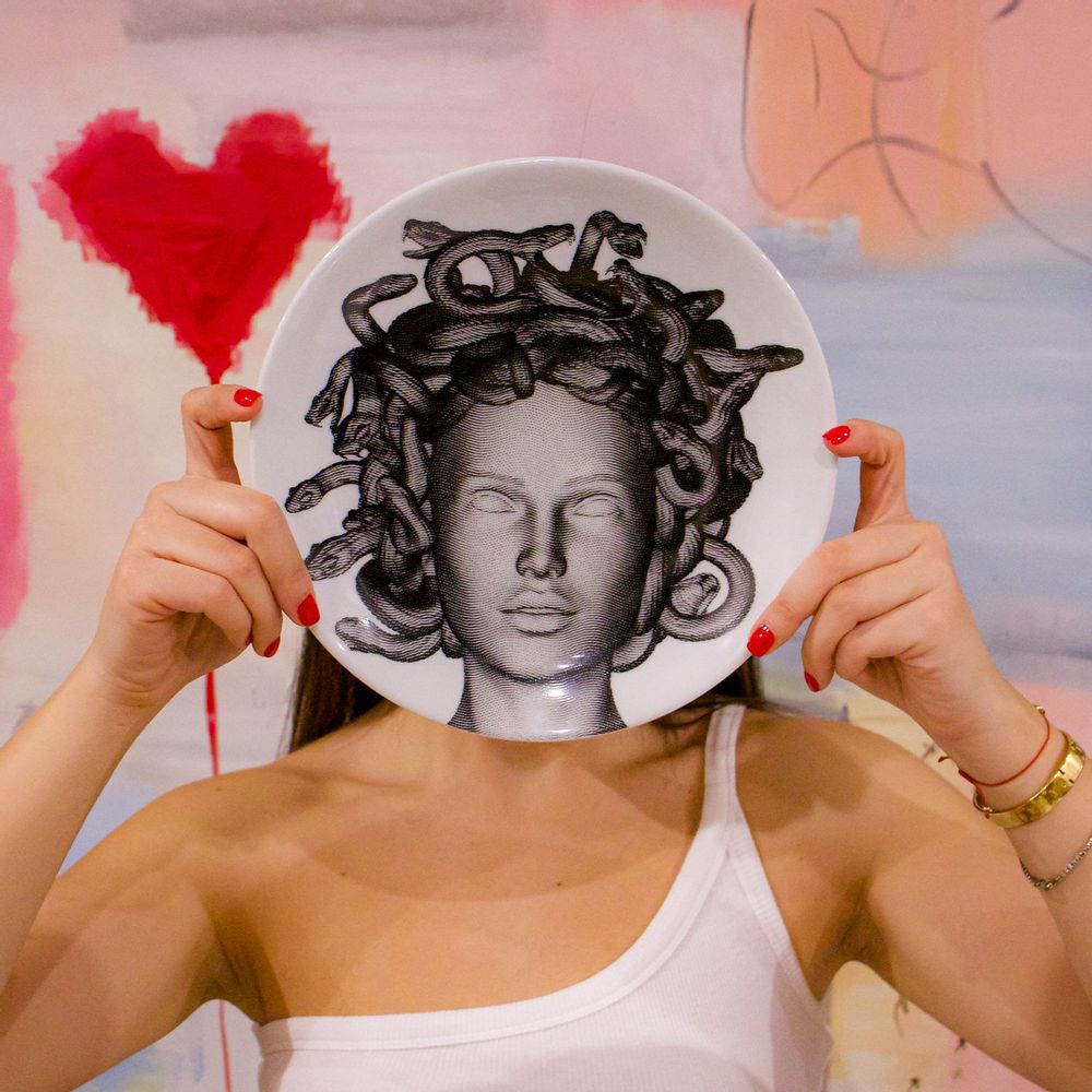 Mugs - MEDUSA IS BEAUTIFUL NOW - GORGO IRUKA