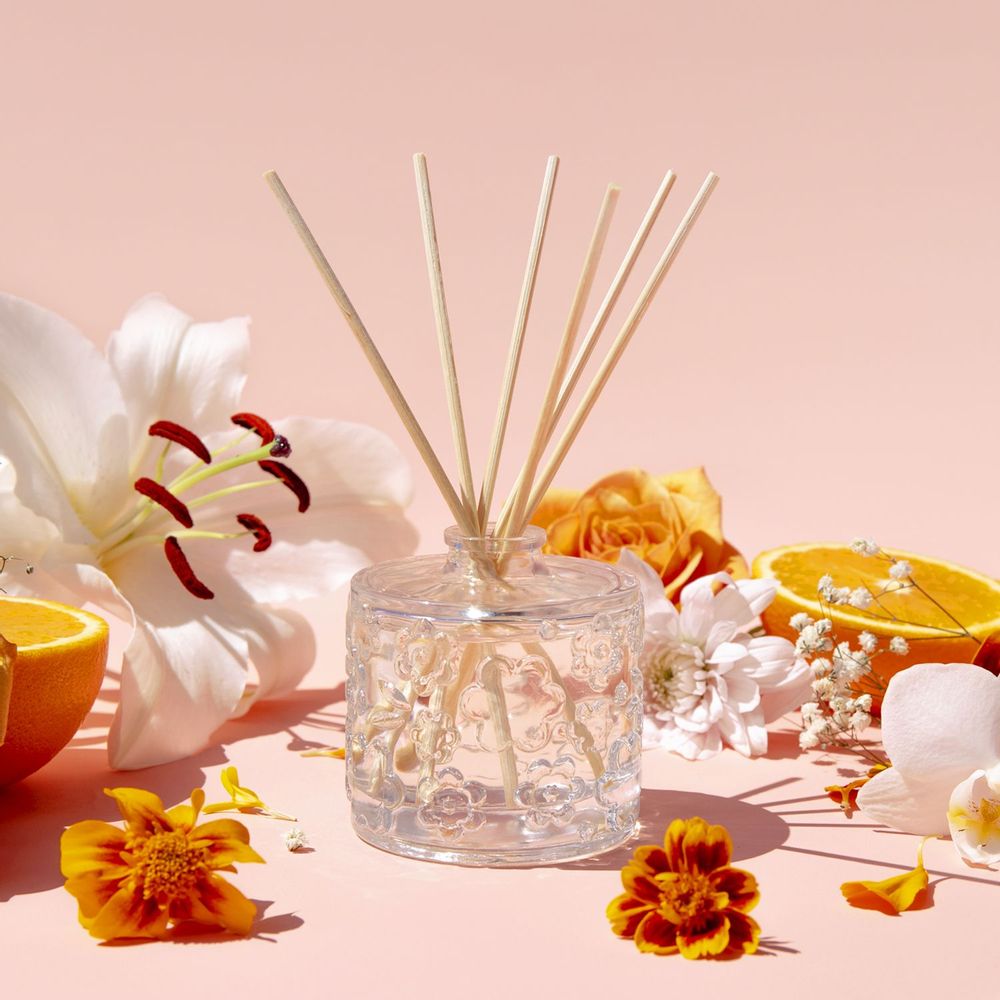 Scent diffusers - FLWR Reed Diffuser. - THE AROMATHERAPY CO.