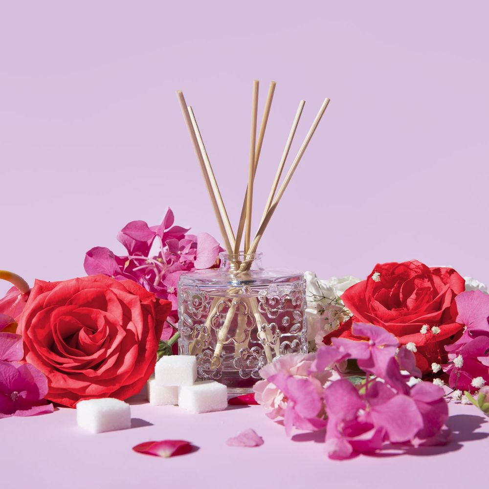 Scent diffusers - FLWR Reed Diffuser. - THE AROMATHERAPY CO.
