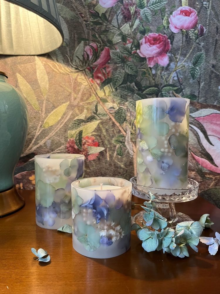 Floral decoration - Hydragena Soywax Candle with Sandalwood and Vanille Collection - BOTANNI