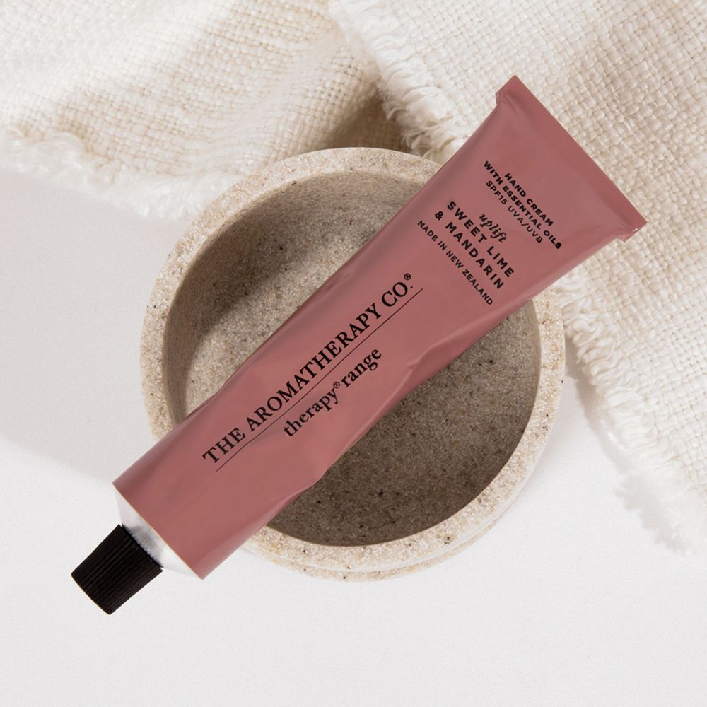 Cosmétiques - Therapy Crème Mains aux Huiles Essentielles. - THE AROMATHERAPY CO.