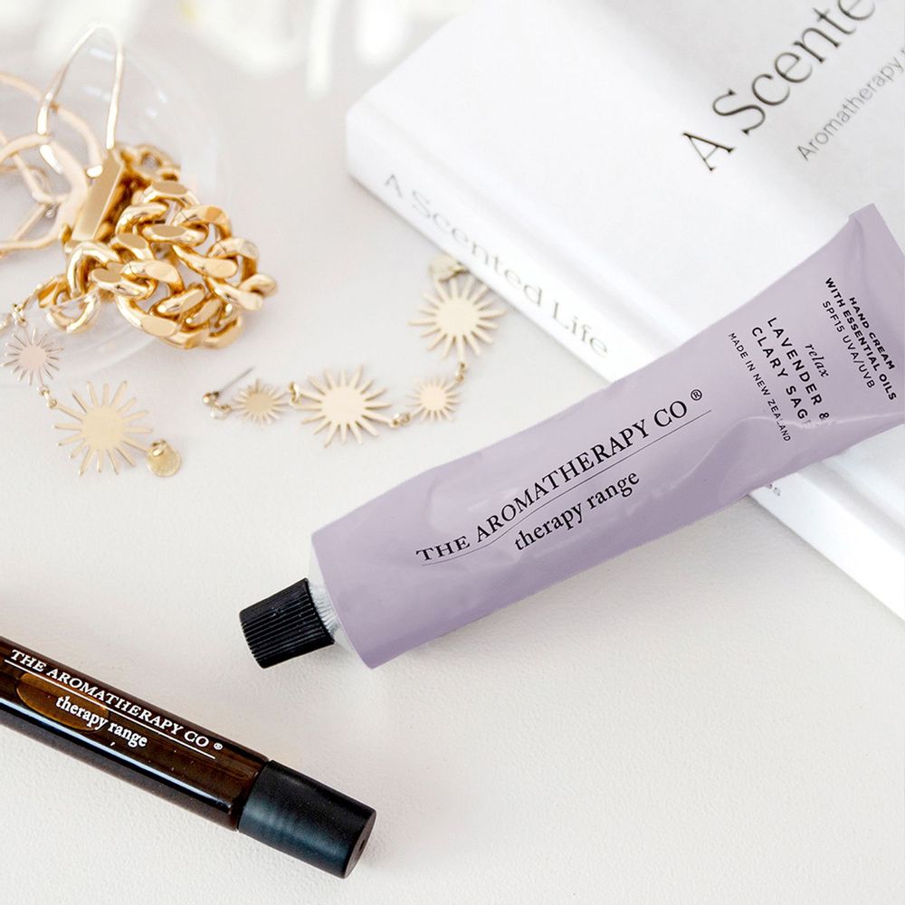 Cosmétiques - Therapy Crème Mains aux Huiles Essentielles. - THE AROMATHERAPY CO.