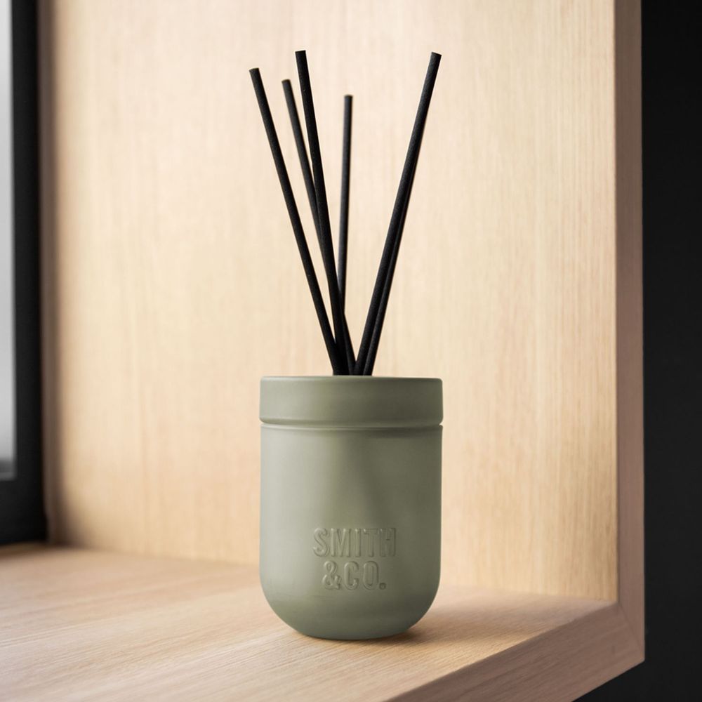 Scent diffusers - Smith & Co. Scented Diffuser - THE AROMATHERAPY CO.