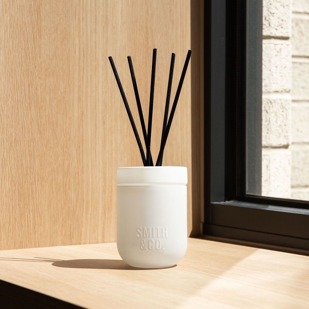Scent diffusers - Smith & Co. Scented Diffuser - THE AROMATHERAPY CO.
