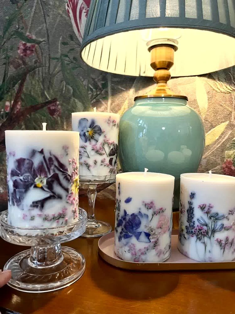 Décorations florales - Grande collection de bougies en cire de soja Marie Antoinette avec parfum de lavande et de camomille - BOTANNI