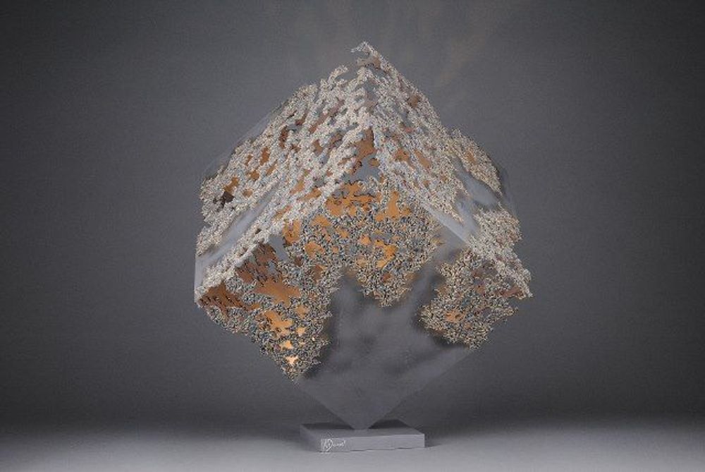 Pièces uniques - sculpture lumineuse en acier motif "Couture" - ALEXANDRE DOUCET