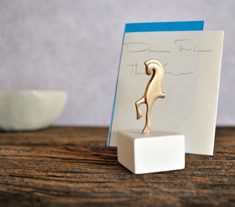 Sculptures, statuettes et miniatures - Titulaire de la carte, Statuette en bronze Cheval. - MATTER.