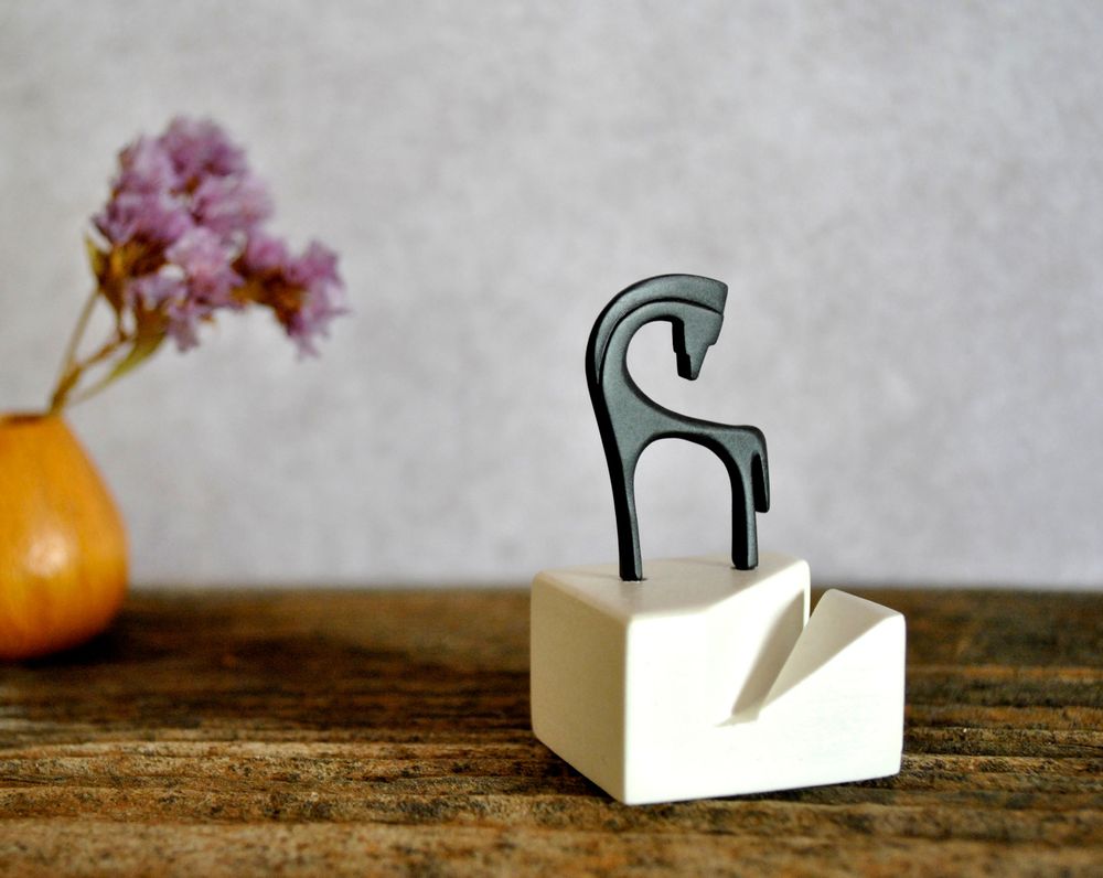 Sculptures, statuettes et miniatures - Titulaire de la carte, Statuette en bronze Cheval. - MATTER.