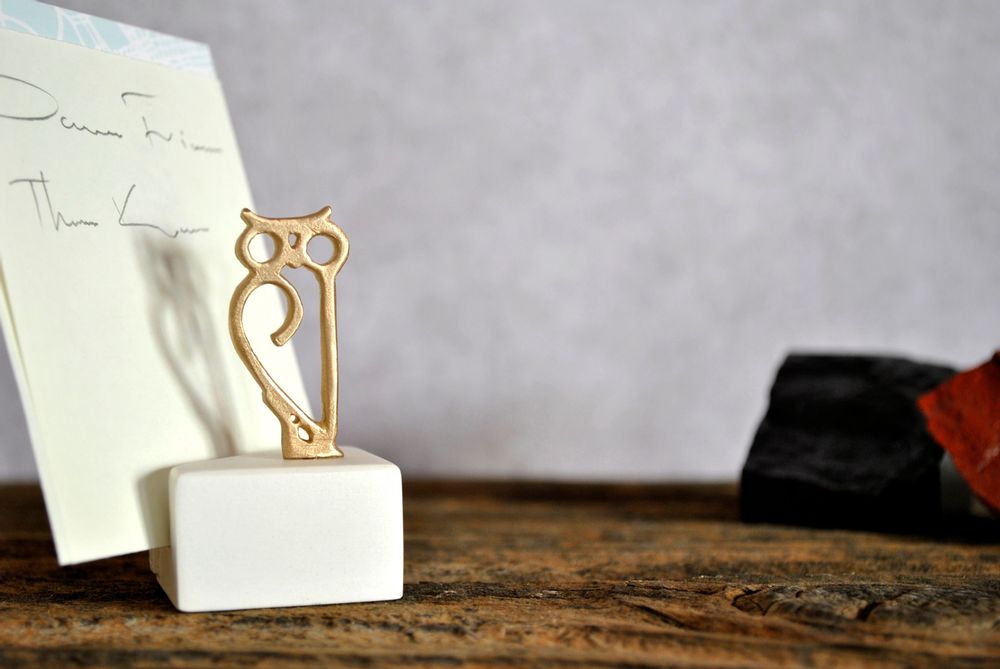 Sculptures, statuettes et miniatures - Titulaire de la carte, Statuette en bronze Hibou d'Athéna. - MATTER.