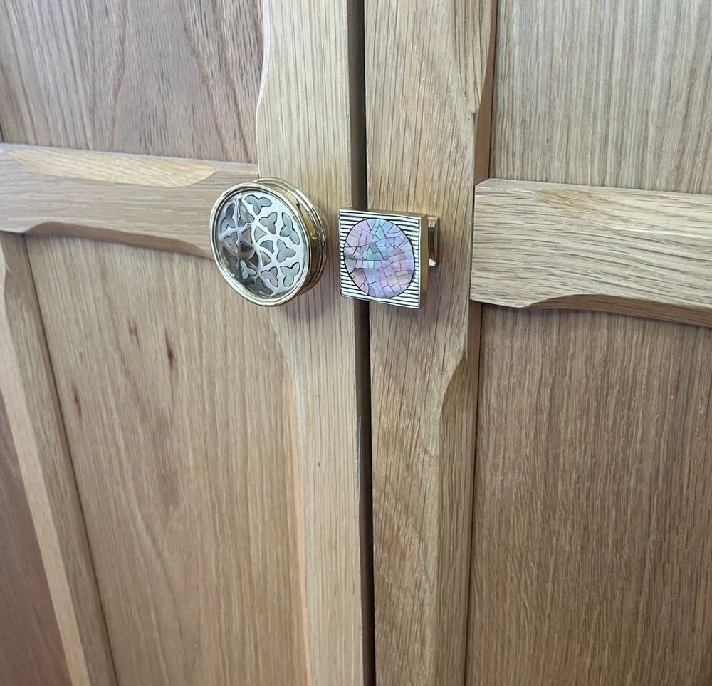 Decorative objects - Round brass button with mother-of-pearl patterns - WILD BY MOSAIC