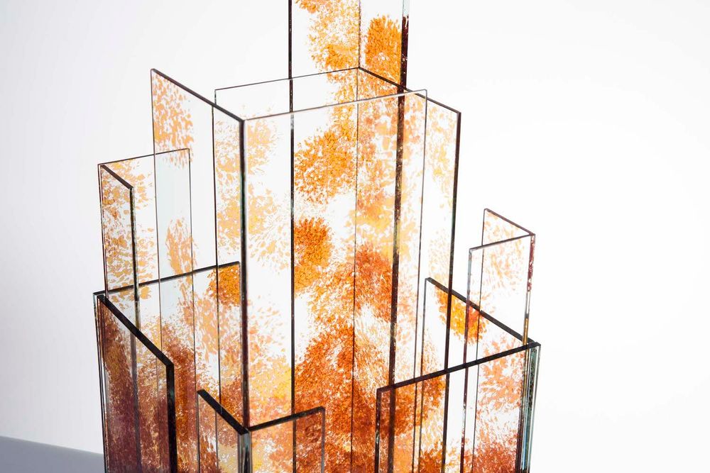 Unique pieces - Ambient light. POMEGRANATE. L. Skyline Collection - AURORE BOUTER GLASS ART