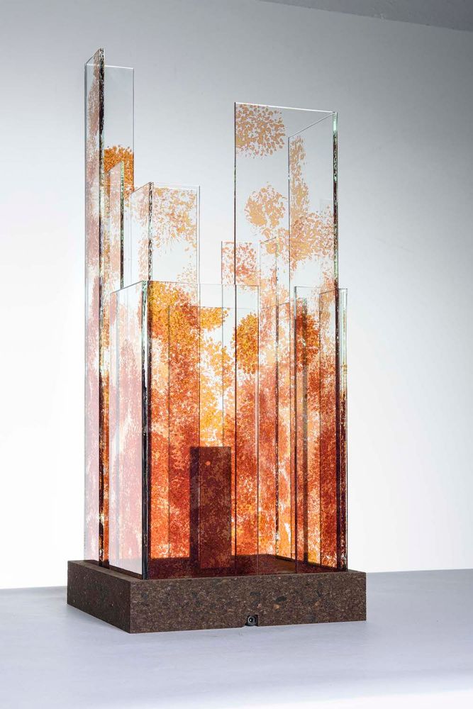 Unique pieces - Ambient light. POMEGRANATE. L. Skyline Collection - AURORE BOUTER GLASS ART