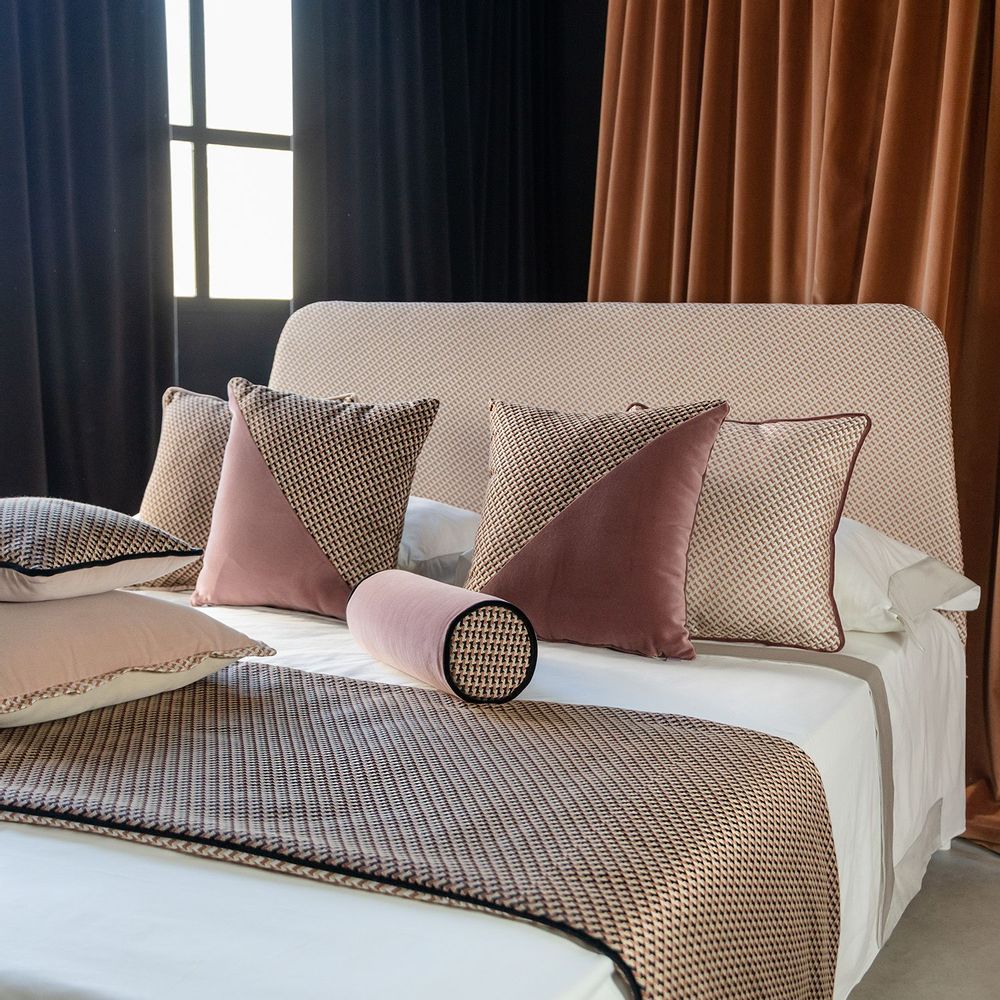 Cushions - SOFT FURNISHINGS: QUILTS AND CUSHIONS - L'OPIFICIO