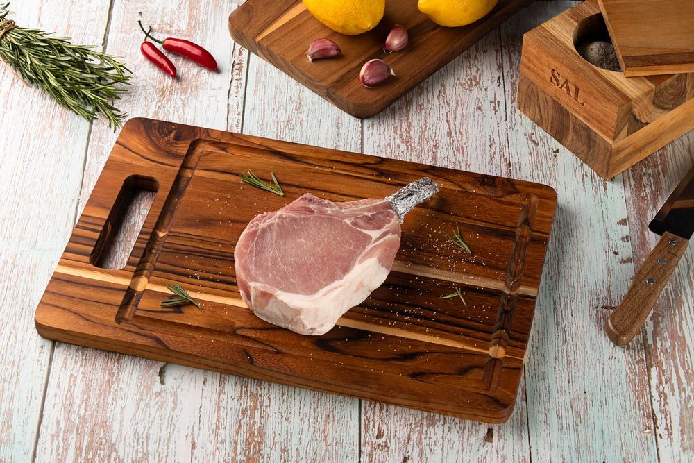 Kitchen utensils - Teak cutting board with handles - STOLF