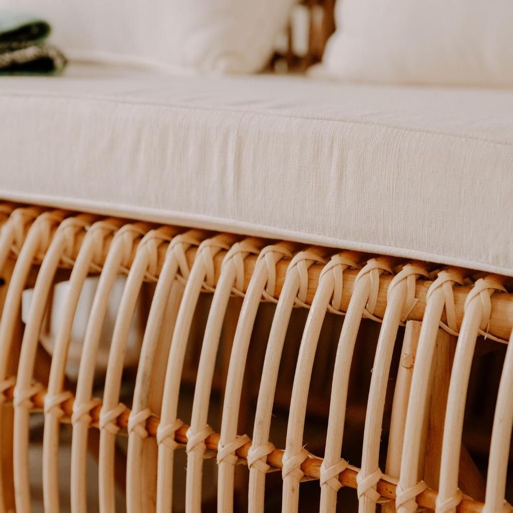 Canapés - LULLI - Banquette design en rotin avec 1 grand coussin et 3 petits coussins - HYDILE