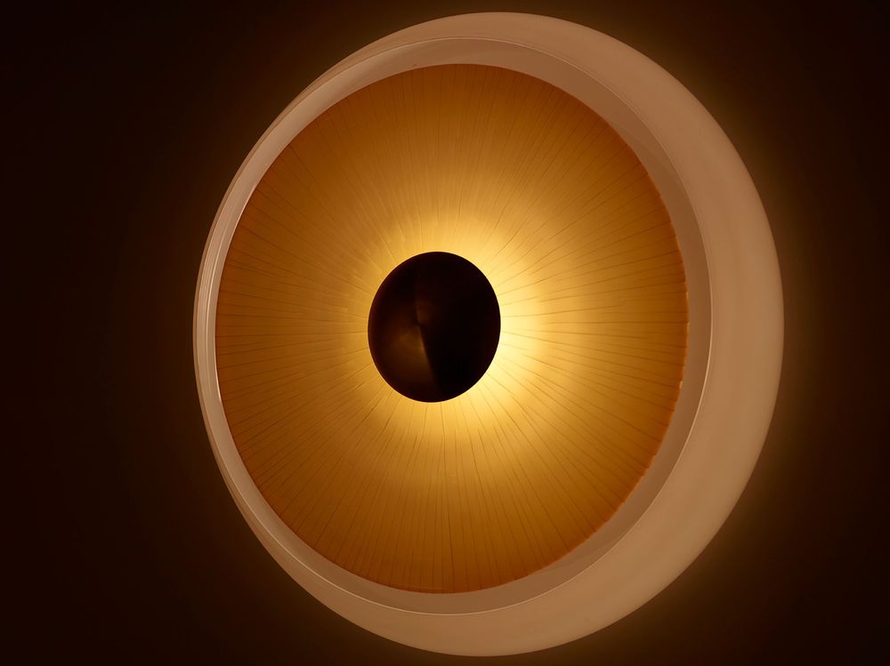 Art glass - Iris wall lamp - ATELIER STOKOWSKI