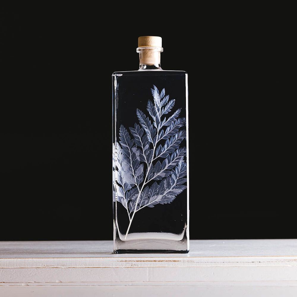 Decorative objects - L'Herbarium de Théophile — blue Hydrangea - Plant immersed in a bottle - THEOPHILE BERTHON