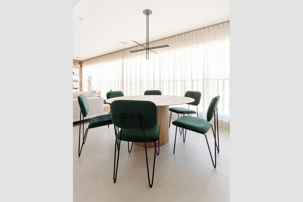 Chaises - "BRUNA" CHAISE MINIMALISTE AVEC DOSSIER FLEXIBLE - ALESSANDRA DELGADO DESIGN