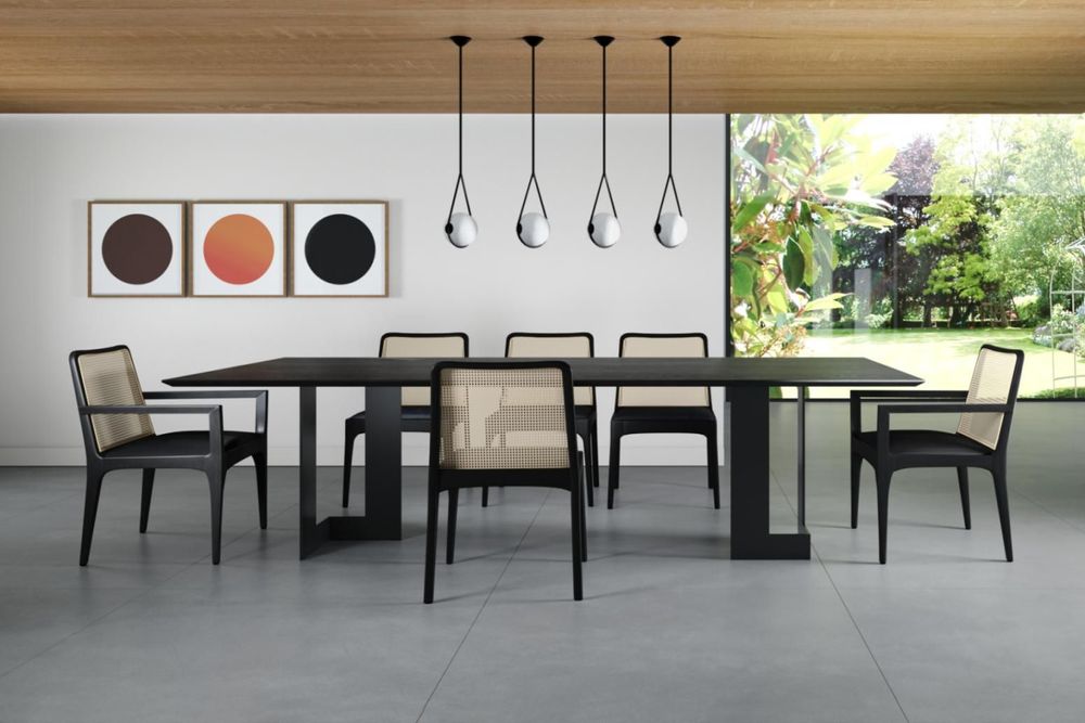 Chaises de jardin - "JULIA" CHAISE MINIMALISTE AVEC ACCOUDOIRS EN BOIS MASSIF - ALESSANDRA DELGADO DESIGN
