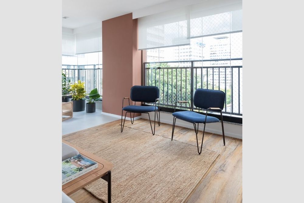 Fauteuils - "BRUNA" FAUTEUIL MINIMALISTE AVEC DOSSIER FLEXIBLE - ALESSANDRA DELGADO DESIGN