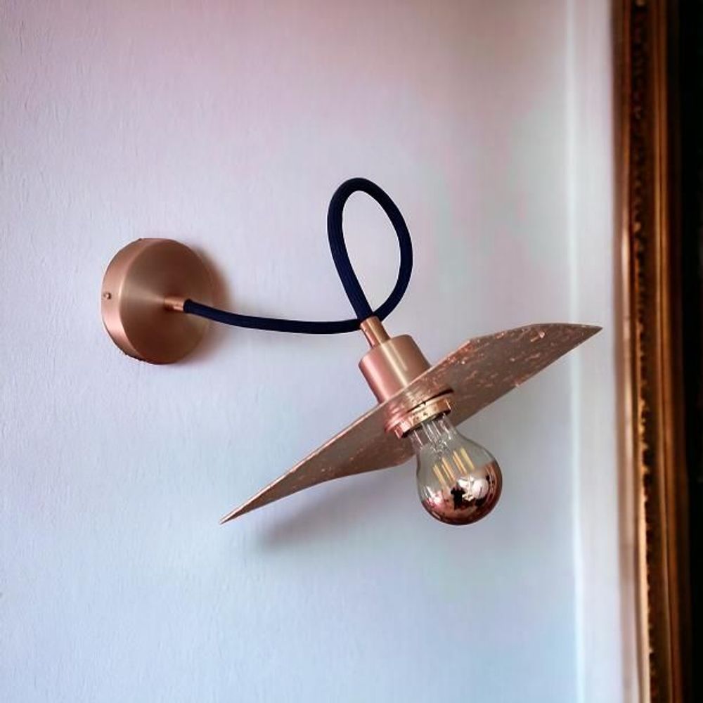 Decorative objects - Movement. Wall or ceiling lamp. 23 carat gold leaf. - ATELIER DE MR C
