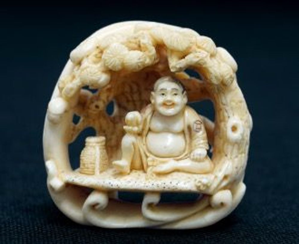 Unique pieces - Buddha, in the blissful shade of the pine trees. - TRESORIENT