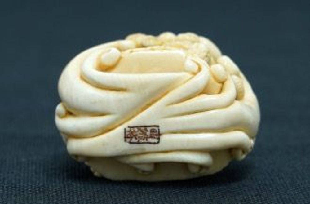 Unique pieces - Buddha, in the blissful shade of the pine trees. - TRESORIENT
