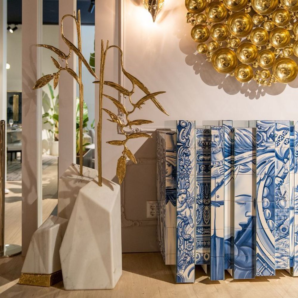 Sculptures, statuettes and miniatures - Elysian - Natural Sculpture with Gilded Brass and Marble Accents - MAEVE