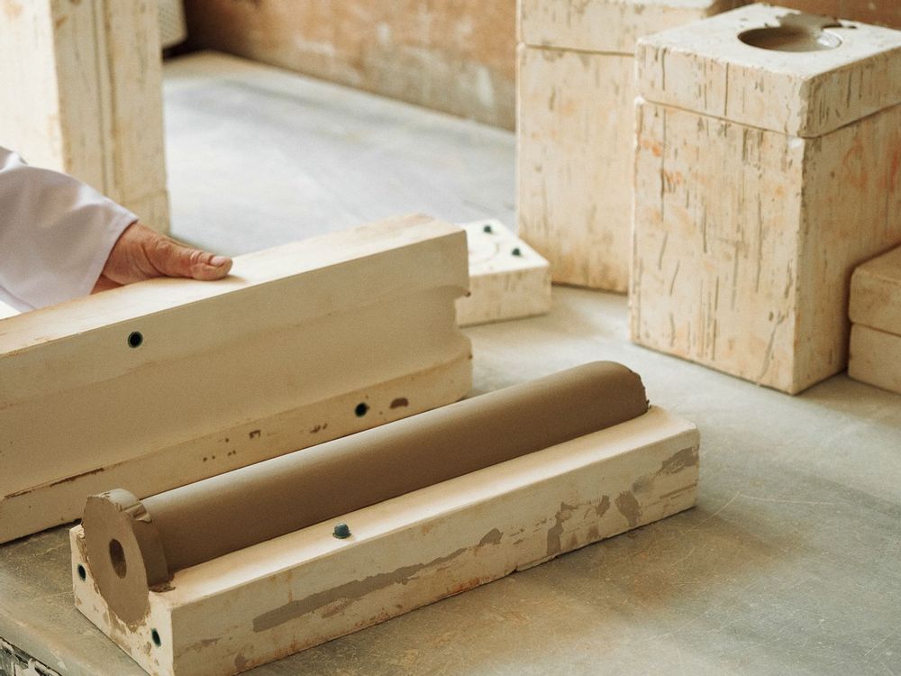 Tabourets - Tabouret/table d'appoint en céramique 'Biscotto' - STUDIO YELLOWDOT