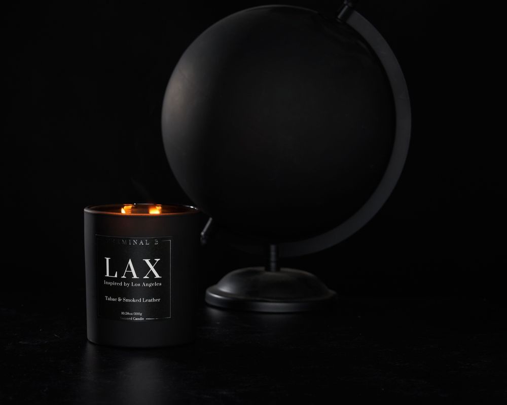 Gifts - LAX - LOS ANGELES - Smoked leather and tobacco candle - TERMINAL B