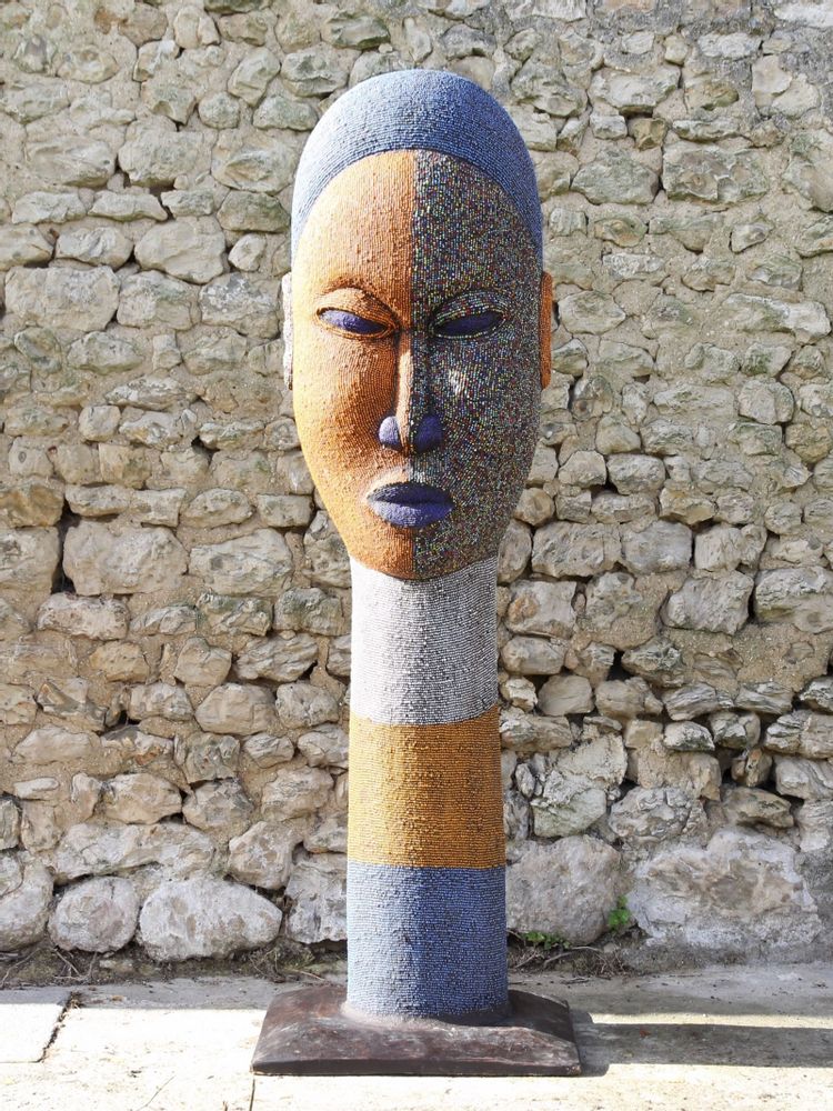 Pièces uniques - Tête Ifé Cameroun en bois recouvert de perles multicolores et tête Ifé peinte design Sunshine Neven du Mont - KRONBALI BY SOMA