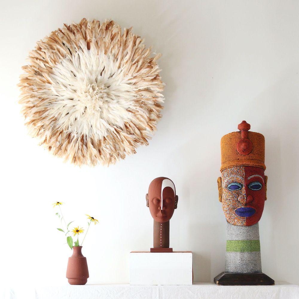 Pièces uniques - Tête Ifé Cameroun en bois recouvert de perles multicolores et tête Ifé peinte design Sunshine Neven du Mont - KRONBALI BY SOMA