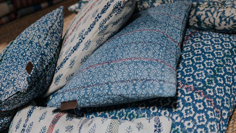 Coussins textile - Kantha vintage blanc nacré avec impression à blocs - QUOTE COPENHAGEN APS