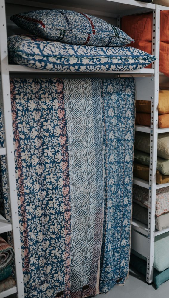 Coussins textile - Kantha vintage blanc nacré avec impression à blocs - QUOTE COPENHAGEN APS