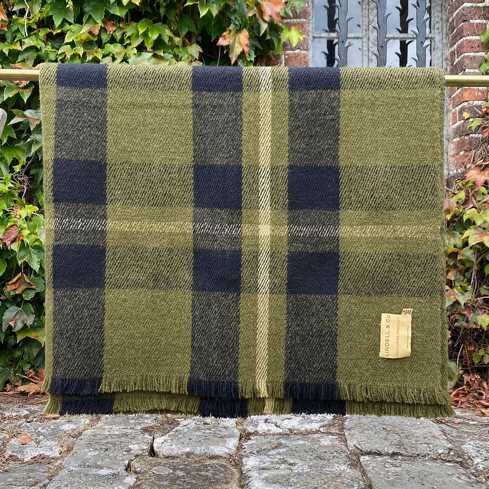 Throw blankets - MACLINDELL - LINDELL & CO