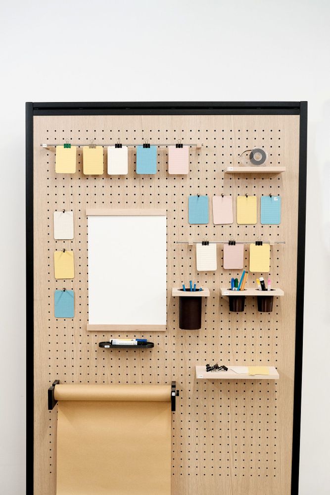 Aménagements pour bureau - Panneau perforé Pegboard pour espace Workspace - QUARK