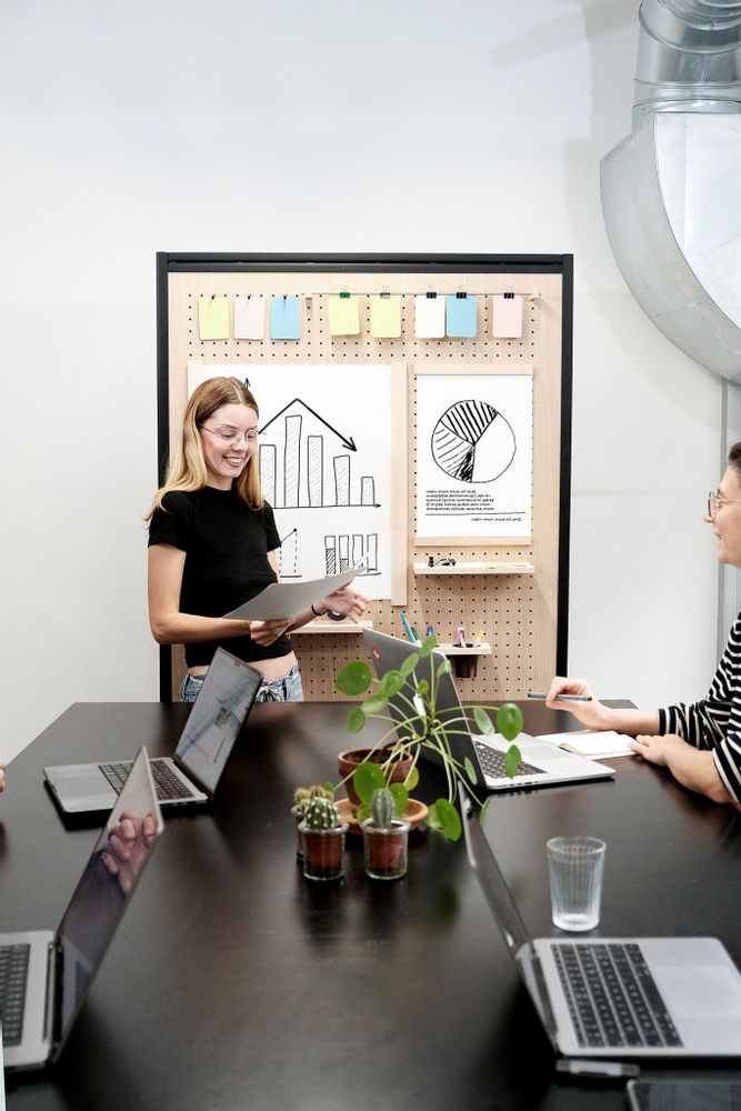 Aménagements pour bureau - Panneau perforé Pegboard pour espace Workspace - QUARK
