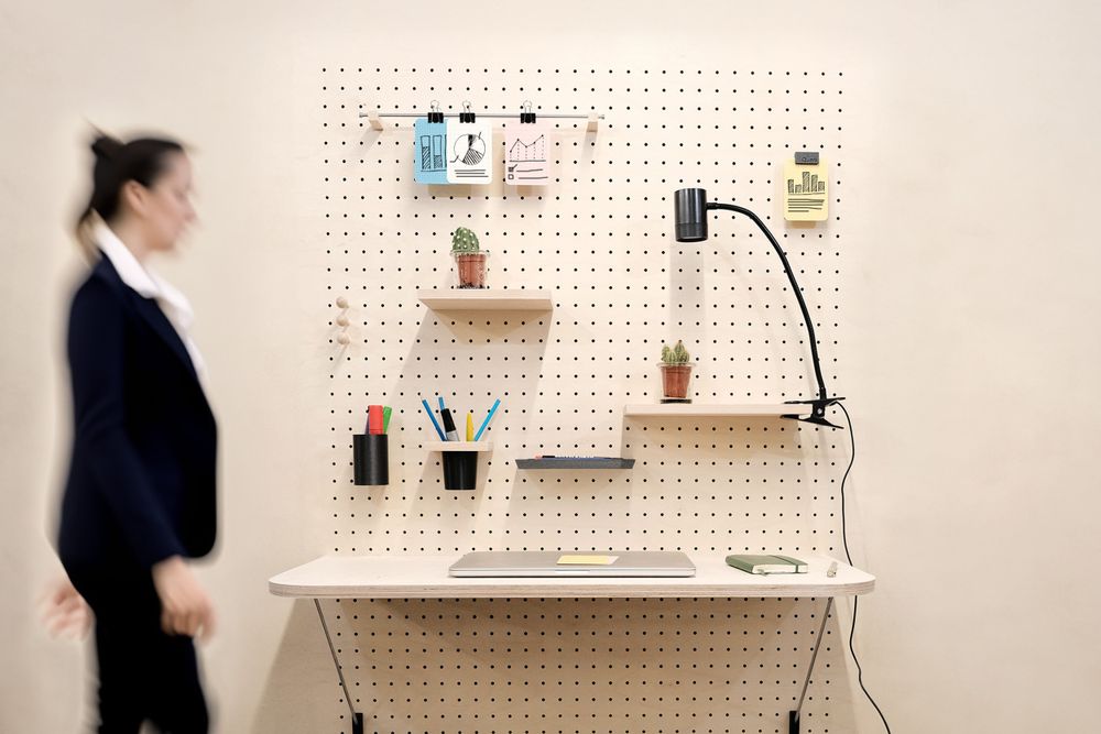 Aménagements pour bureau - Panneau perforé Pegboard pour espace Workspace - QUARK