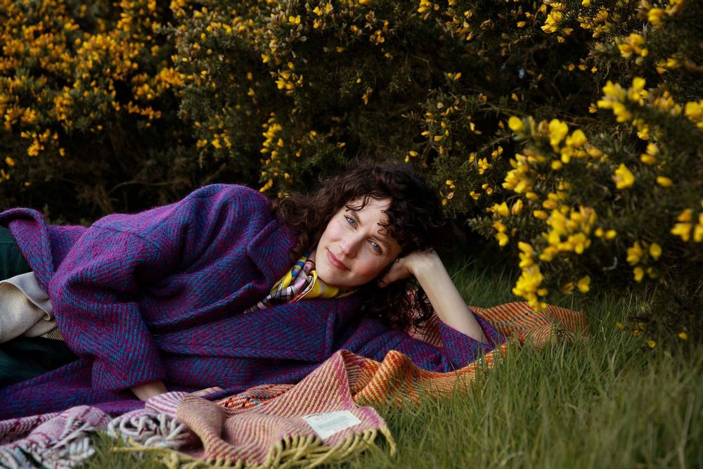 Prêt-à-porter - Reflection Light Donegal Wool and Mohair Coat & Wynne Heavy Donegal Throw - AVOCA