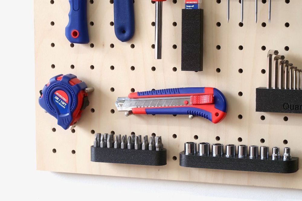 Office furniture and storage - Pegboard Quark Pegboard with DIY Tools - The Perfect Solution for Communities - QUARK