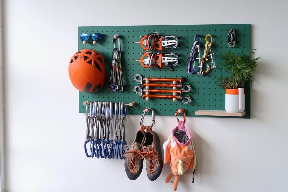 Office furniture and storage - Pegboard Quark Pegboard with DIY Tools - The Perfect Solution for Communities - QUARK
